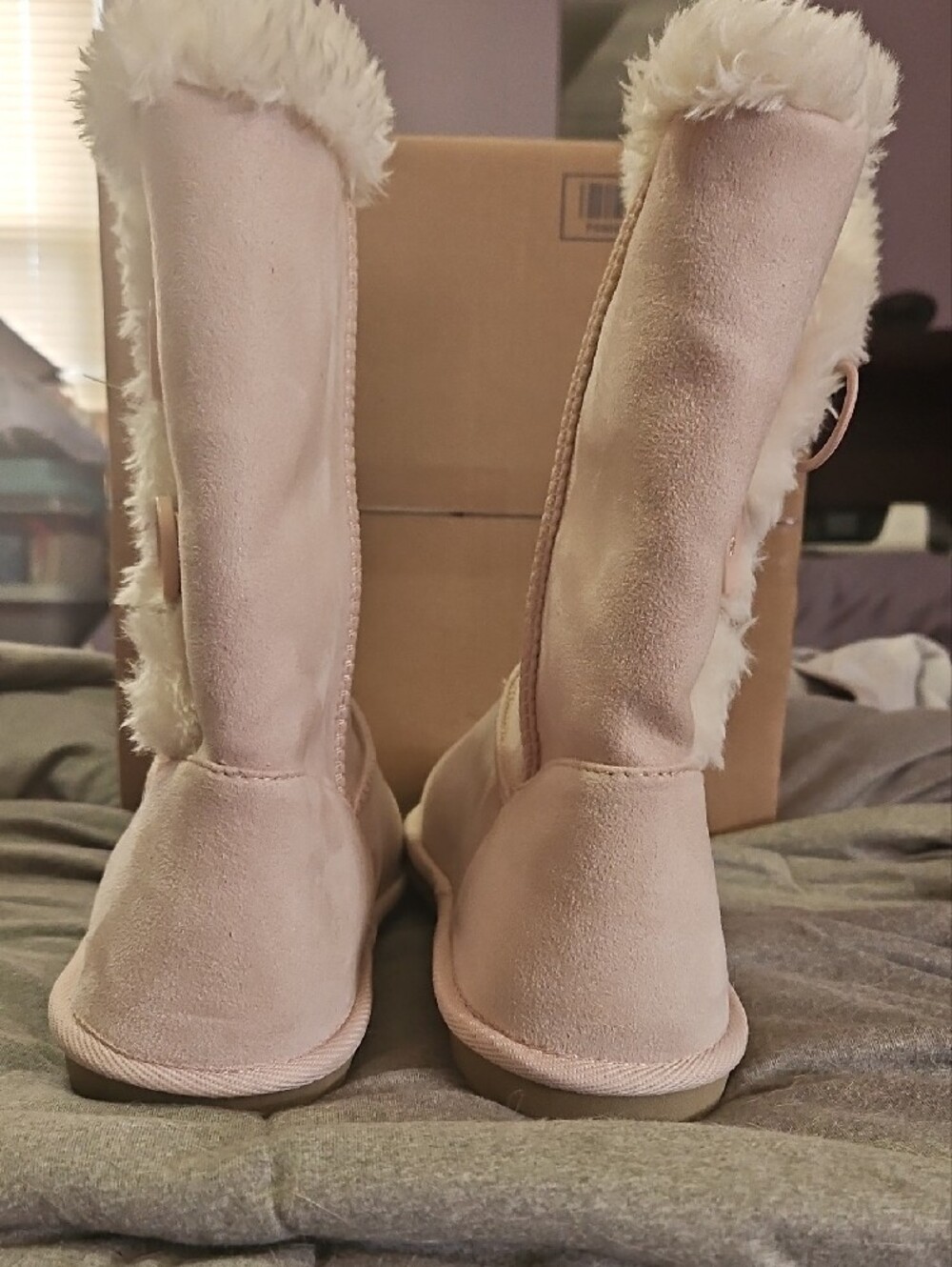 NWOT Women's Light Pink Faux Fur Button Winter Boots - Picture 2 of 4